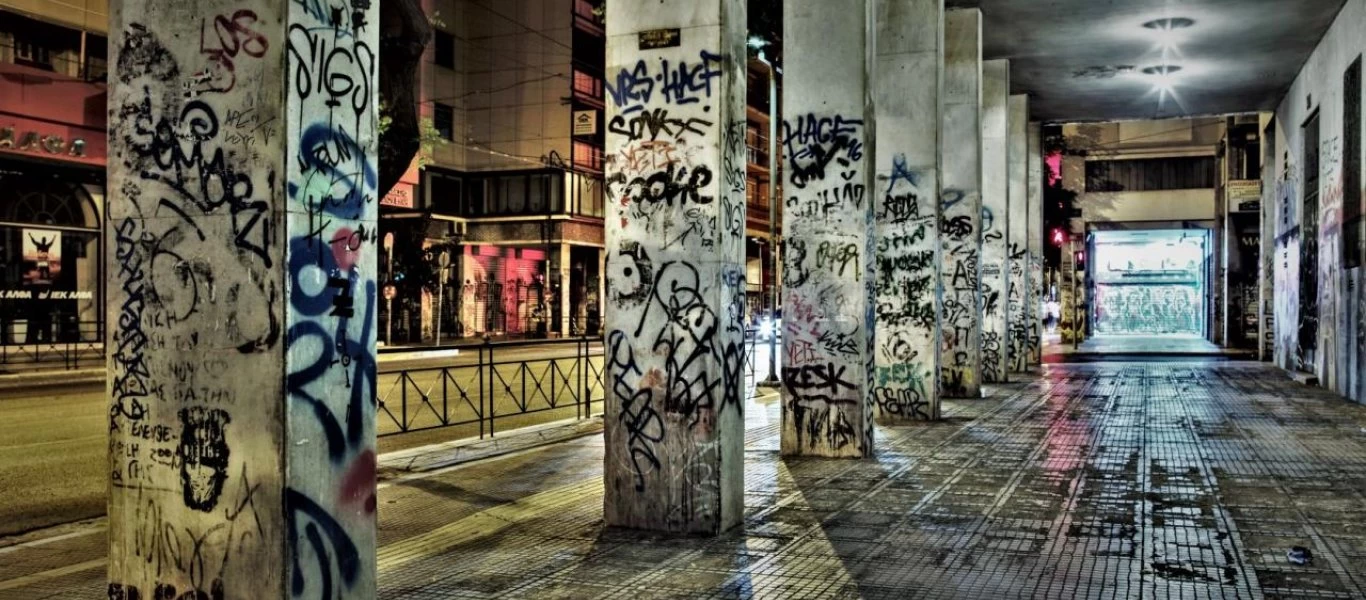 Ρεπορτάζ BBC: Γιατί οι αναρχικοί στα Εξάρχεια δεν θέλουν το Airbnb (φωτό)